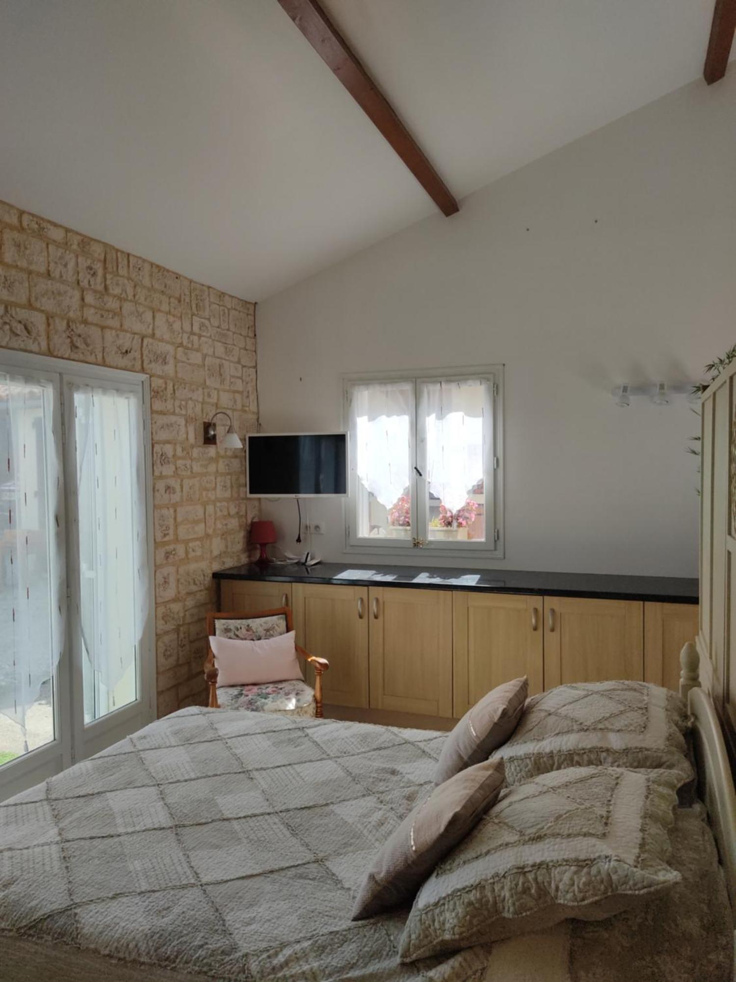 Gîte l' Arbre de Vie indépendant, au calme Les Essards  Extérieur photo